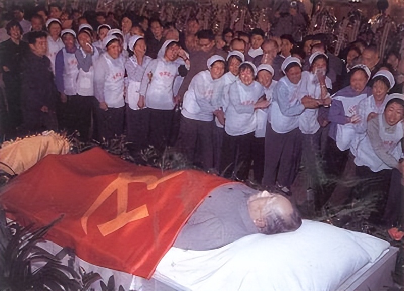 欧美一级毛(1976年毛主席逝世，华国锋召开紧急会议：有三个问题急需解决)